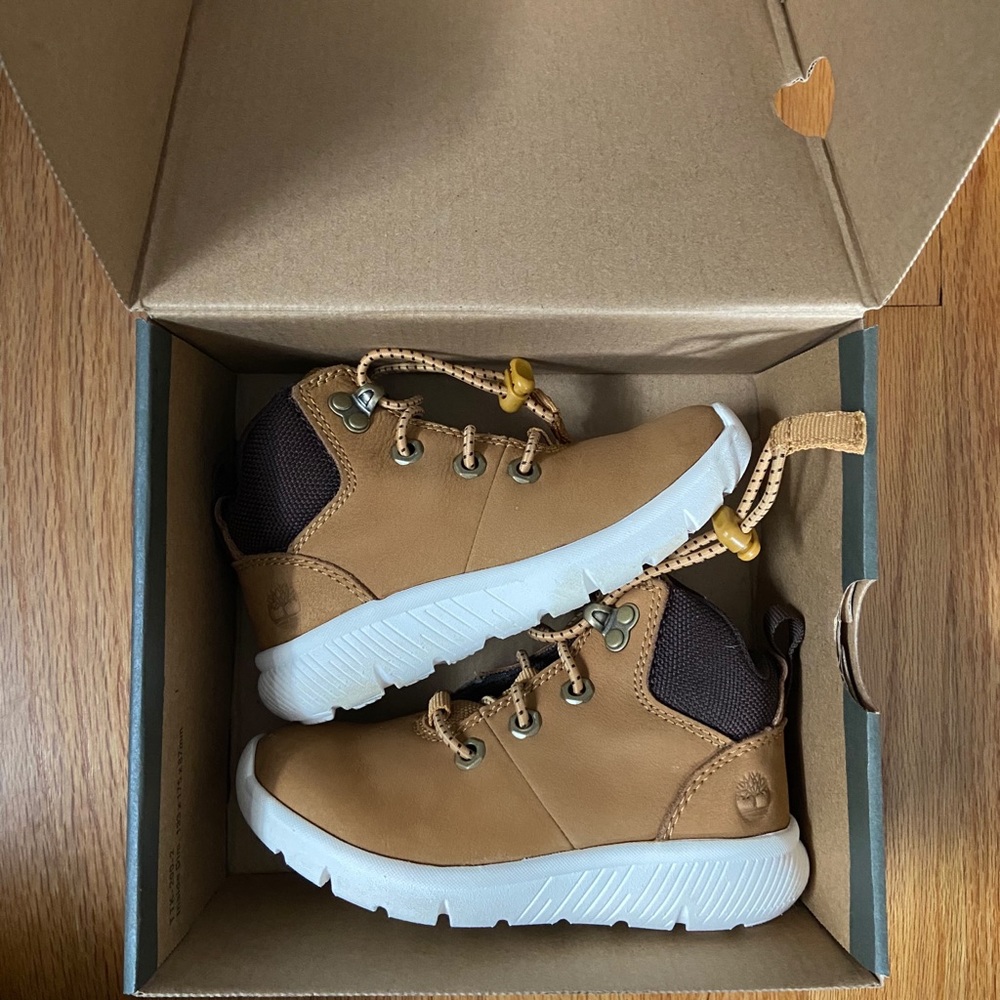 NWOT toddlers timberland shoes